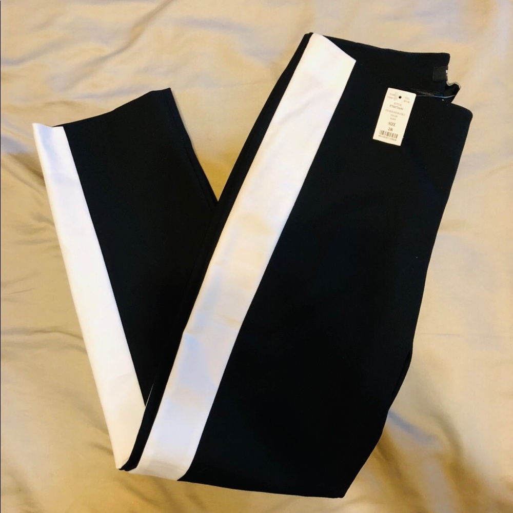 WHBM Black White Colorblock Capri 2R Crop Pants
